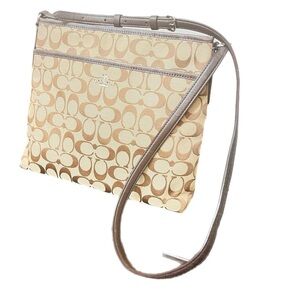 COACH  F36378 Shoulder Bag Signature Canvas